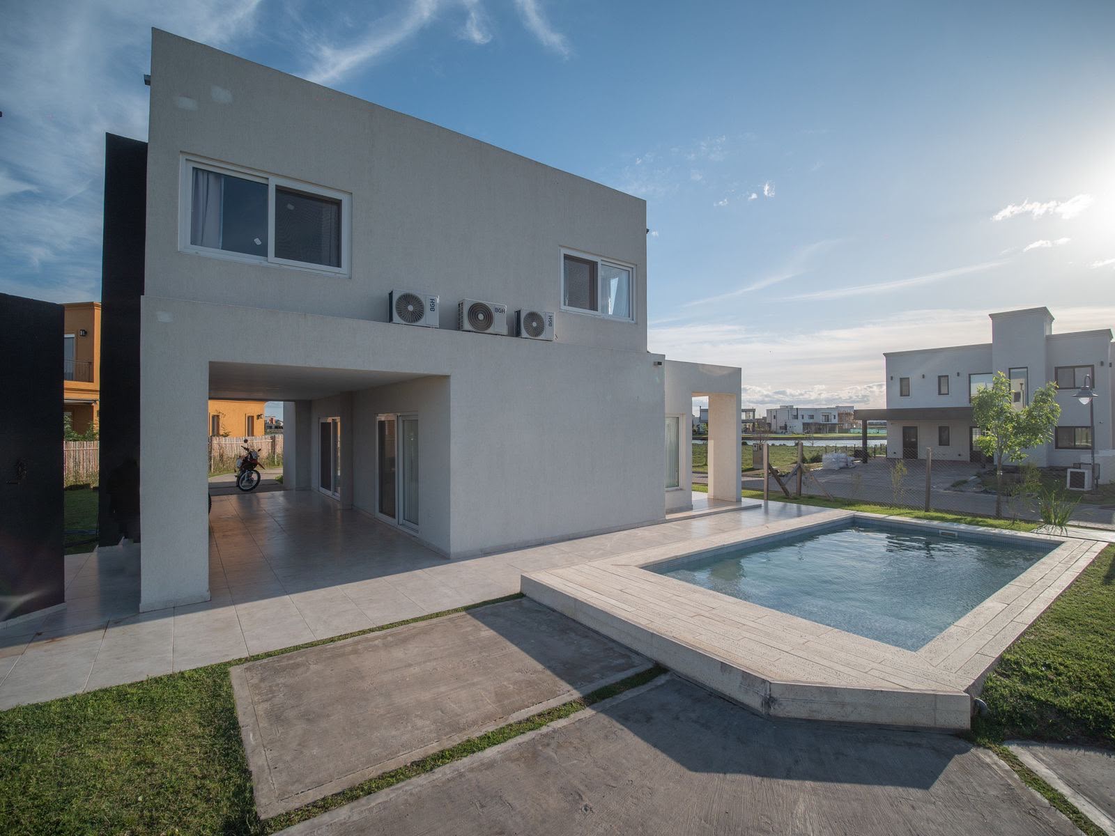 Casa en 2 plantas con piscina