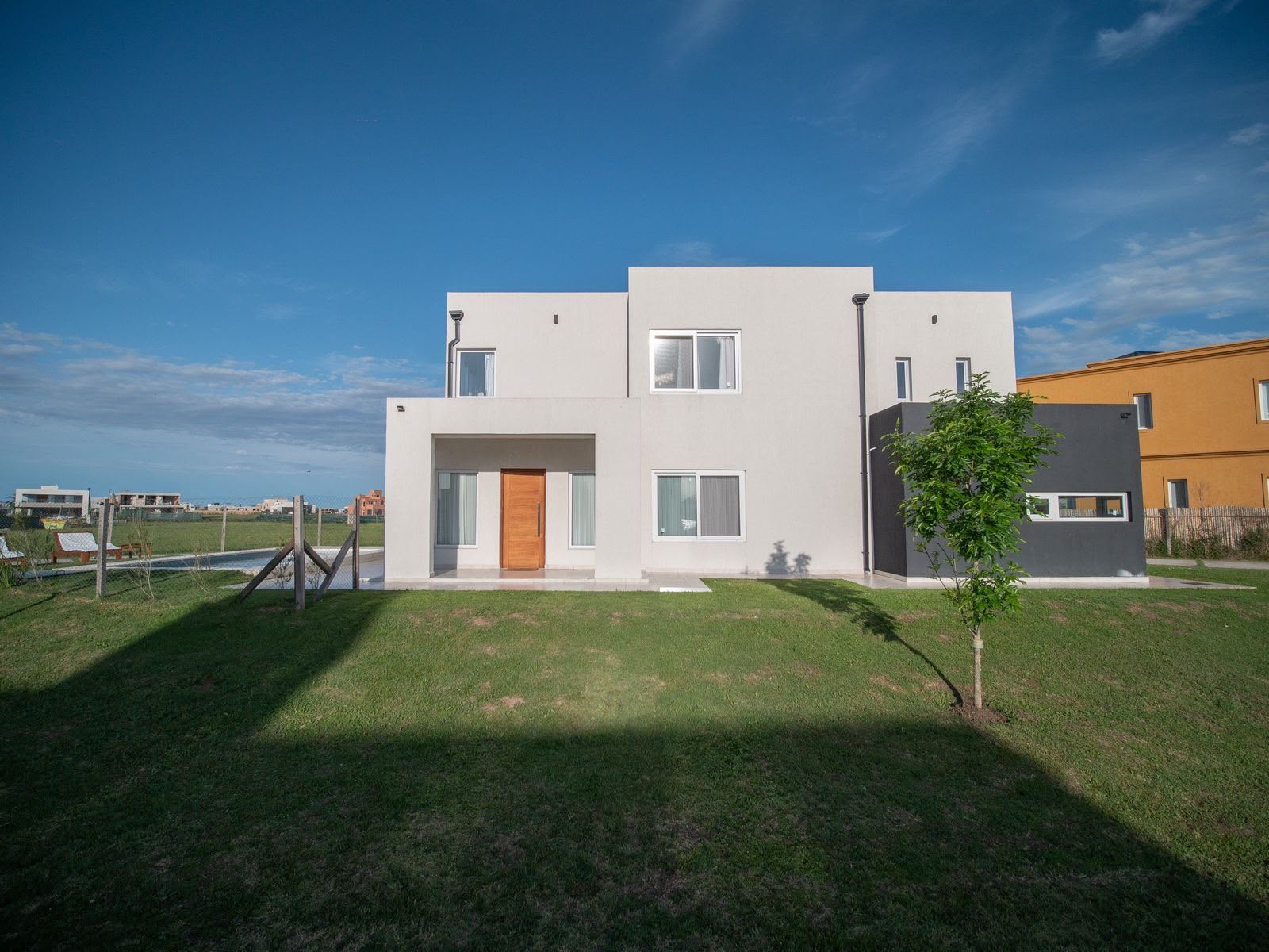 Casa en 2 plantas con piscina